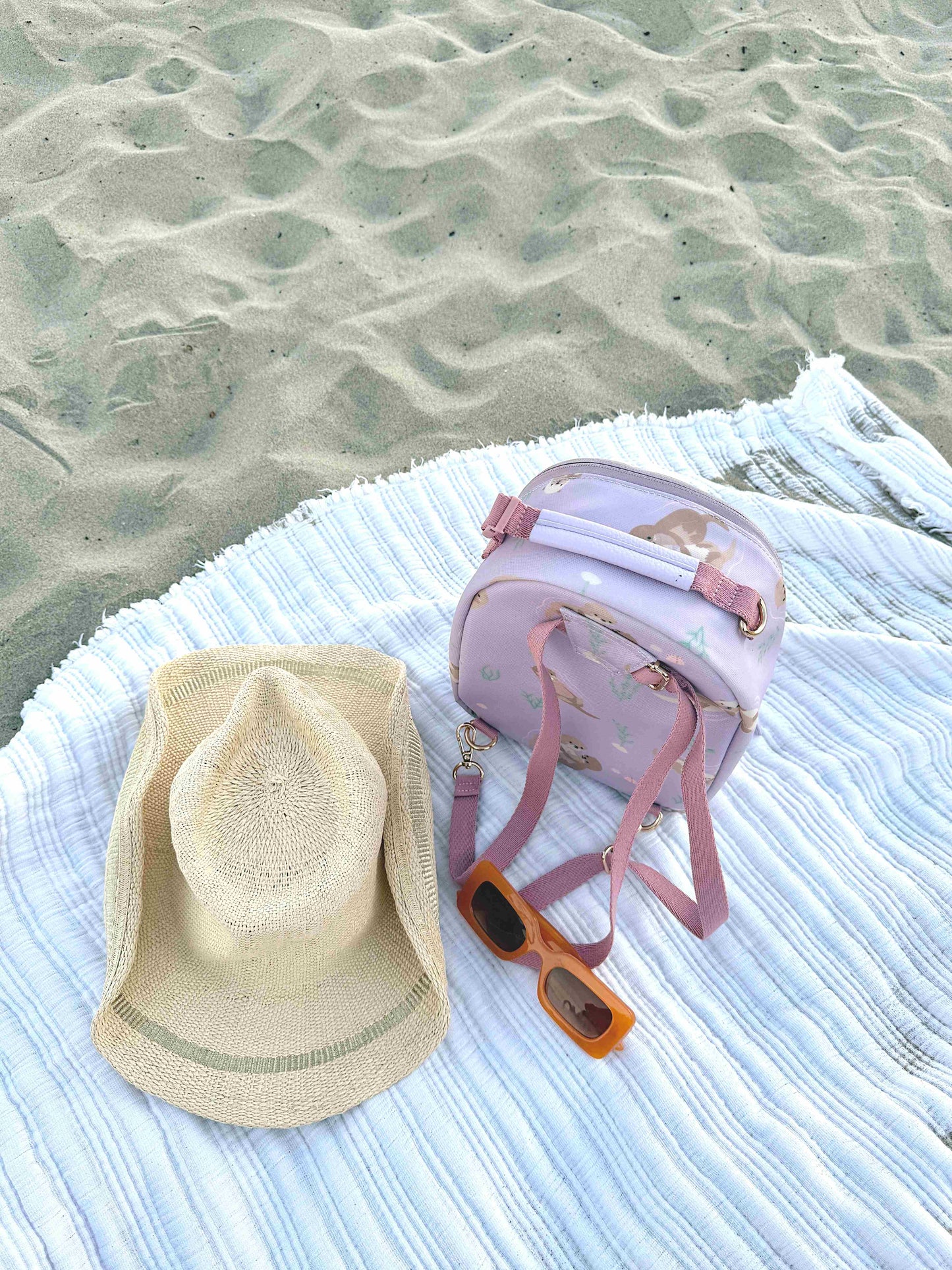 Tamsiai rožinė keliautojų pietų kuprinė