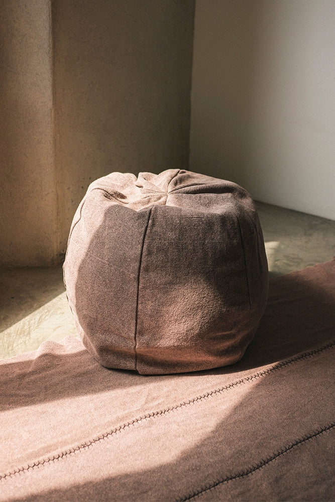 Skalbiamas rudas vintažinis kilimas