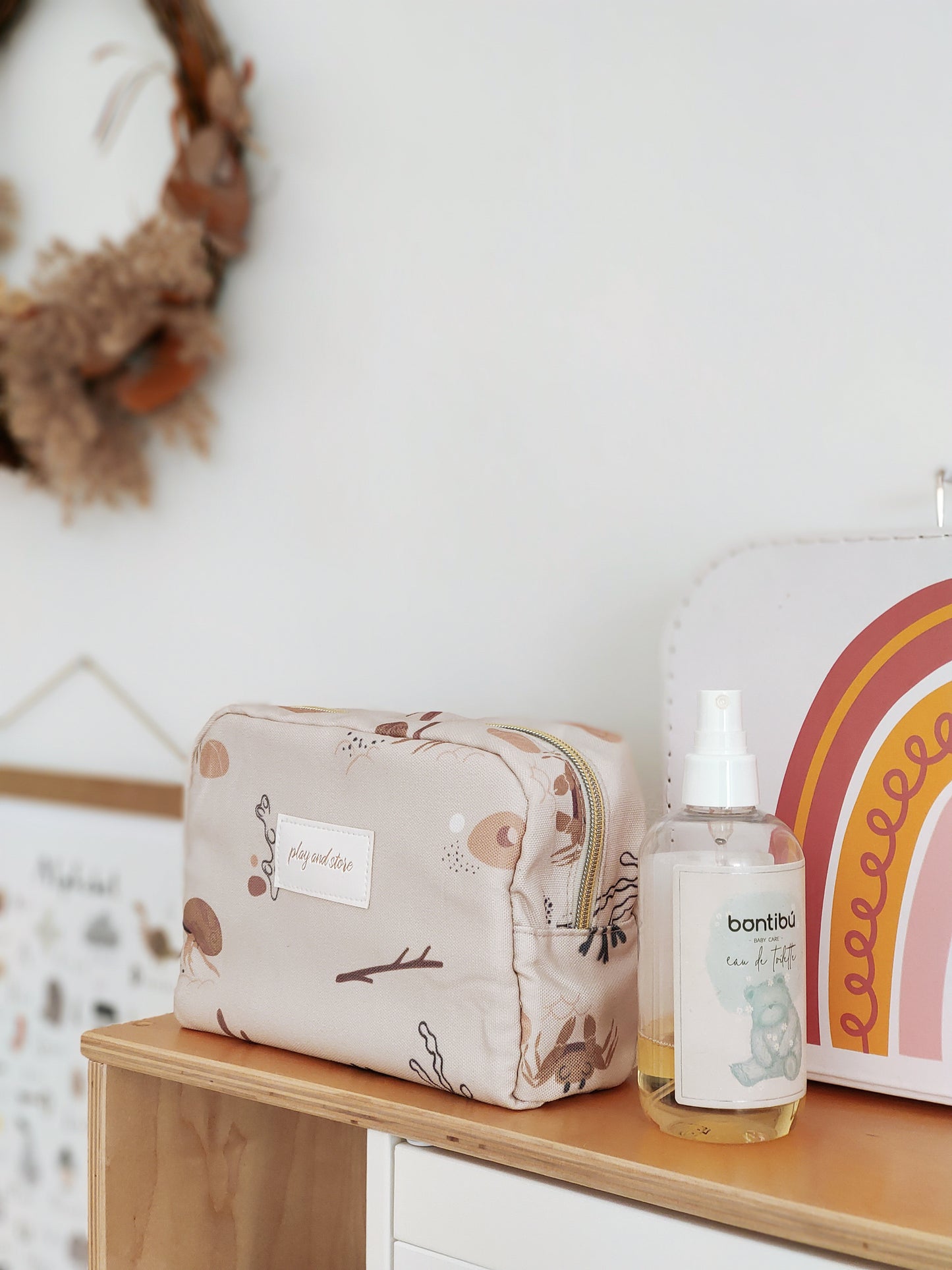 Smėlio spalvos kosmetinė