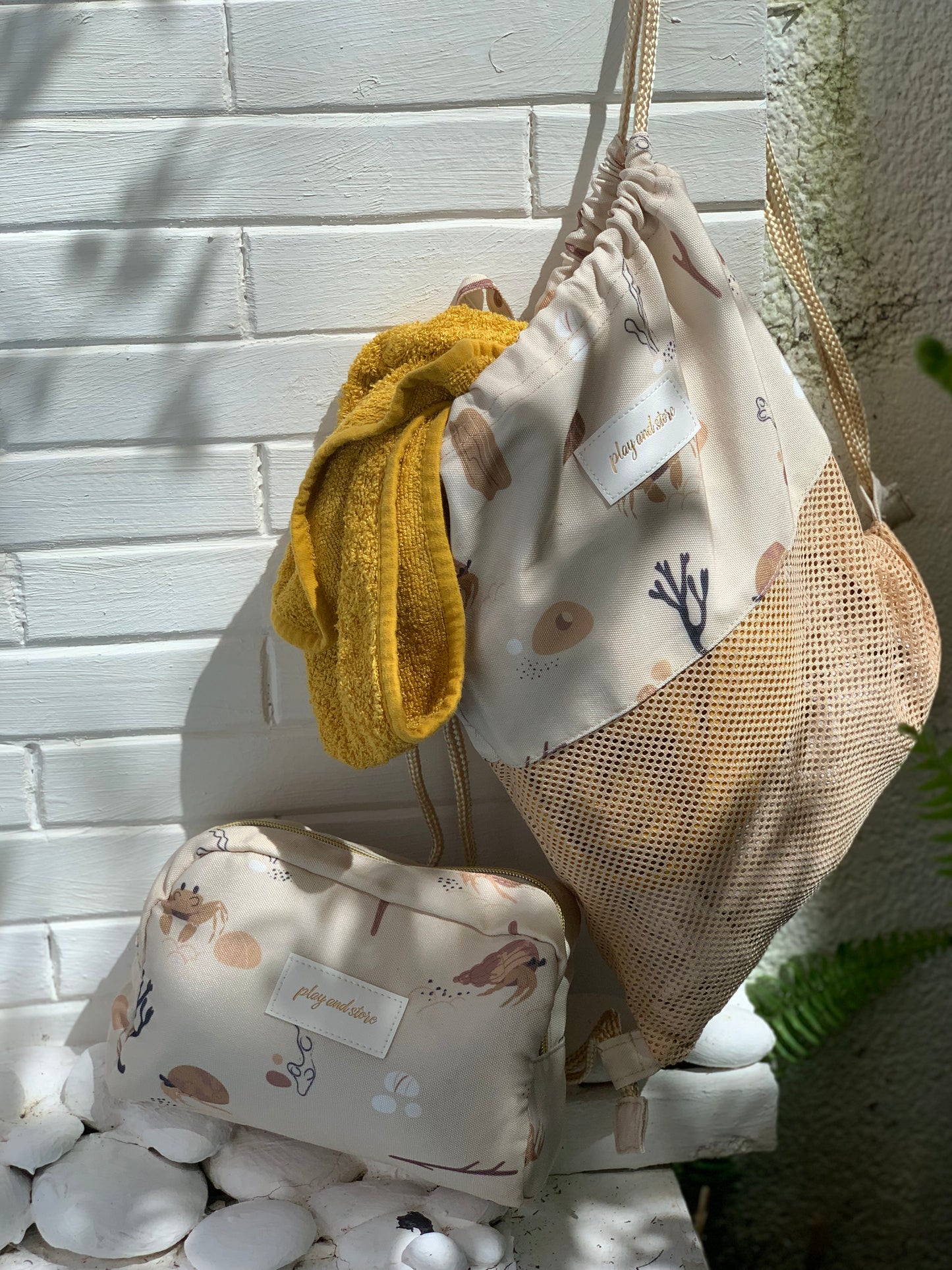 Smėlio spalvos kosmetinė