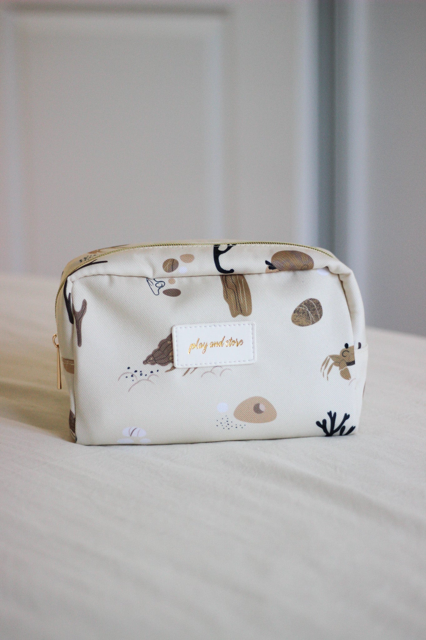 Smėlio spalvos kosmetinė