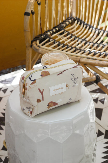 Smėlio spalvos kosmetinė