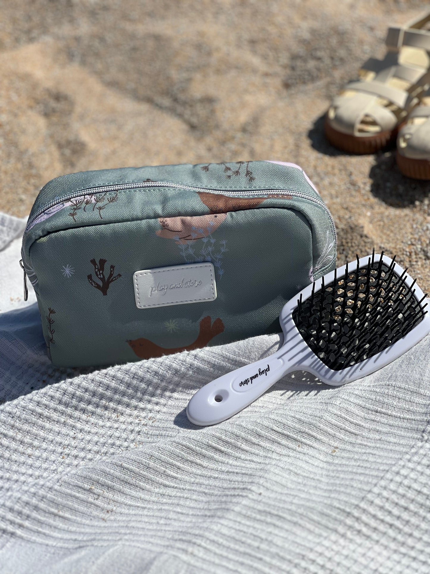 Žalios spalvos kosmetinė