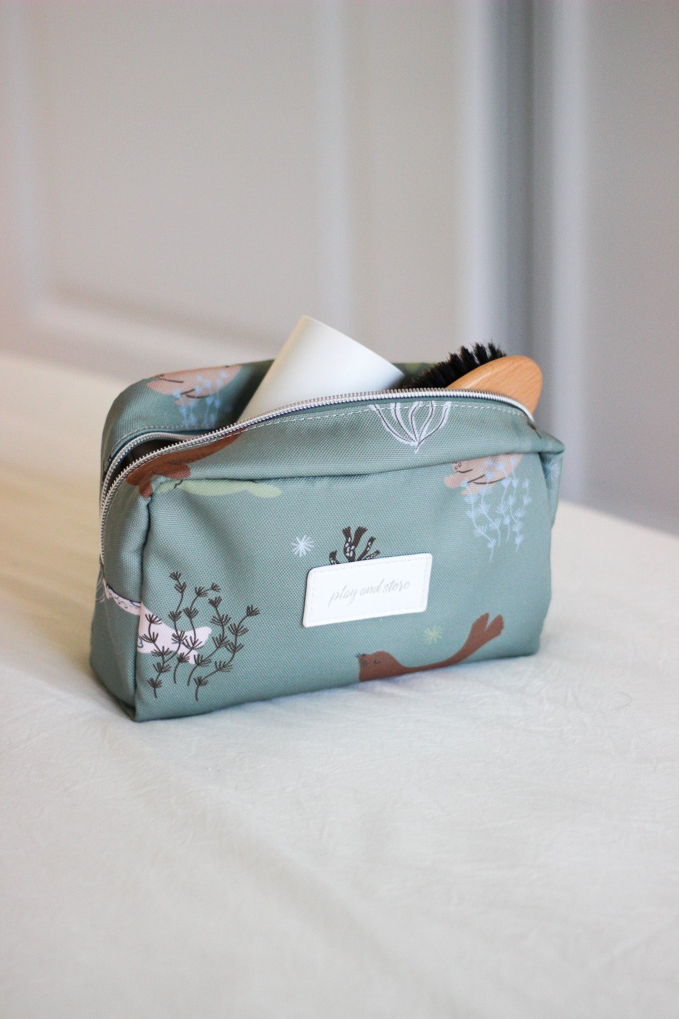 Žalios spalvos kosmetinė