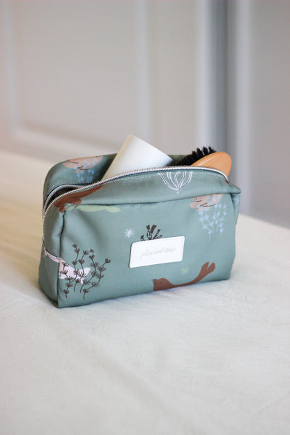 Žalios spalvos kosmetinė