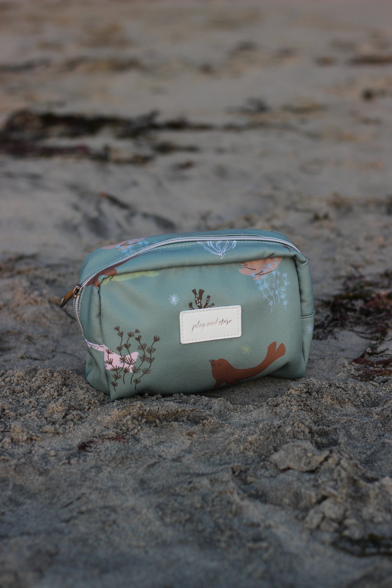 Žalios spalvos kosmetinė