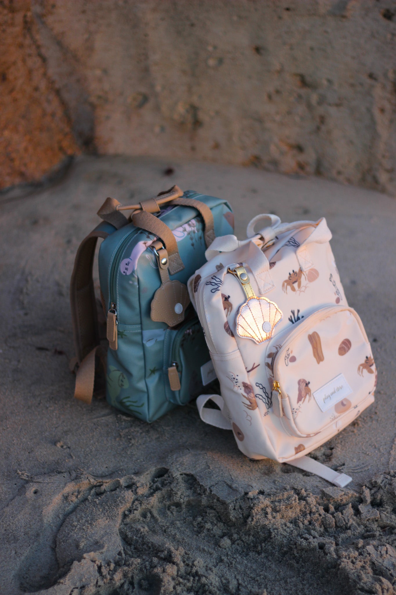 Smėlio spalvos keliautojų kuprinė