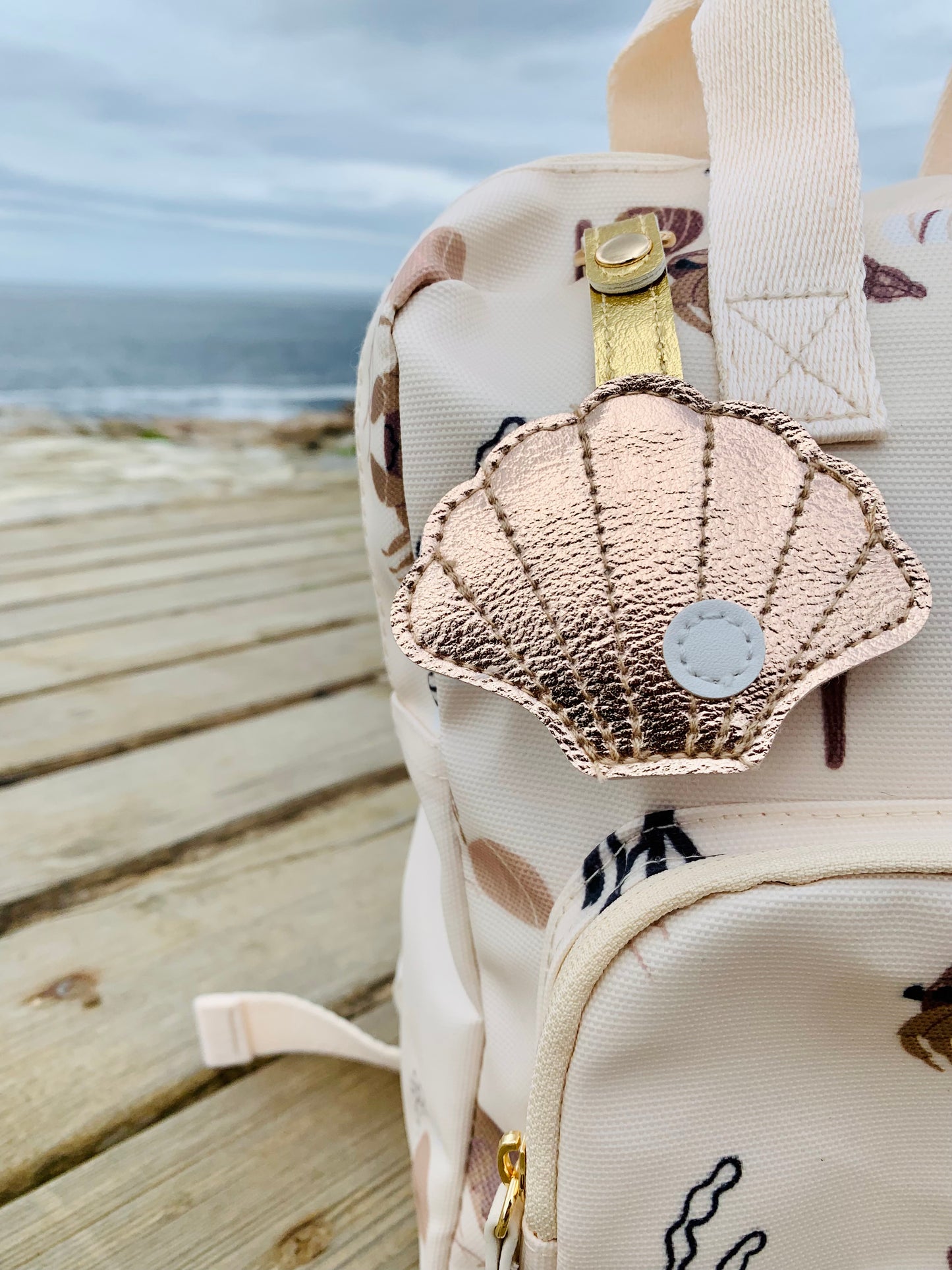 Smėlio spalvos keliautojų kuprinė