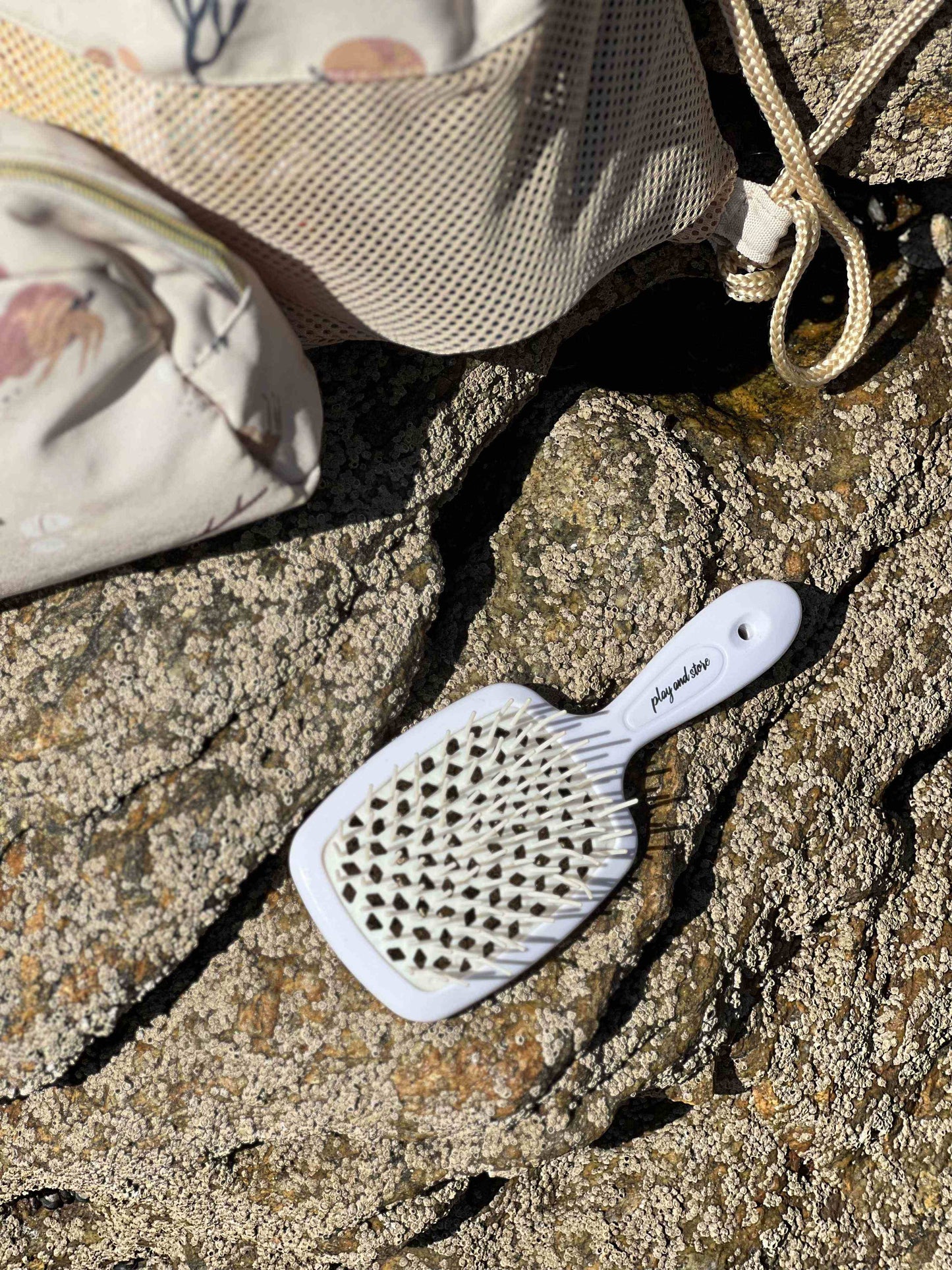 Baltos plaukų šukos