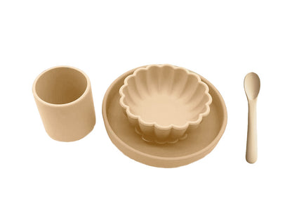 Smėlio spalvos indų rinkinys