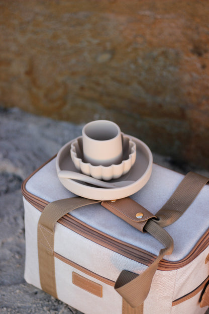 Smėlio spalvos indų rinkinys