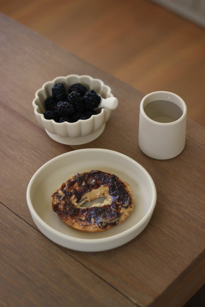 Smėlio spalvos indų rinkinys