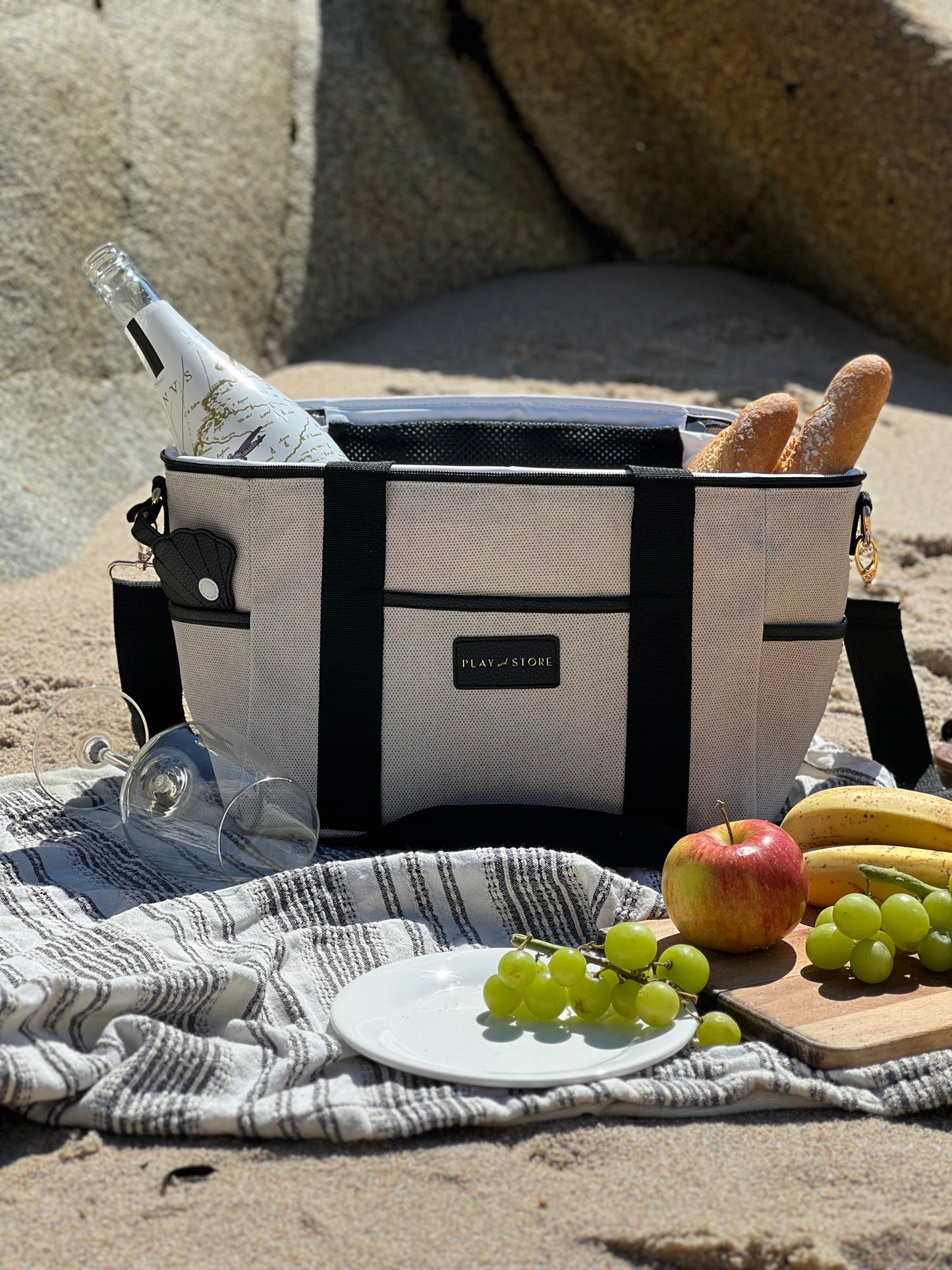 Juodas pietų krepšys