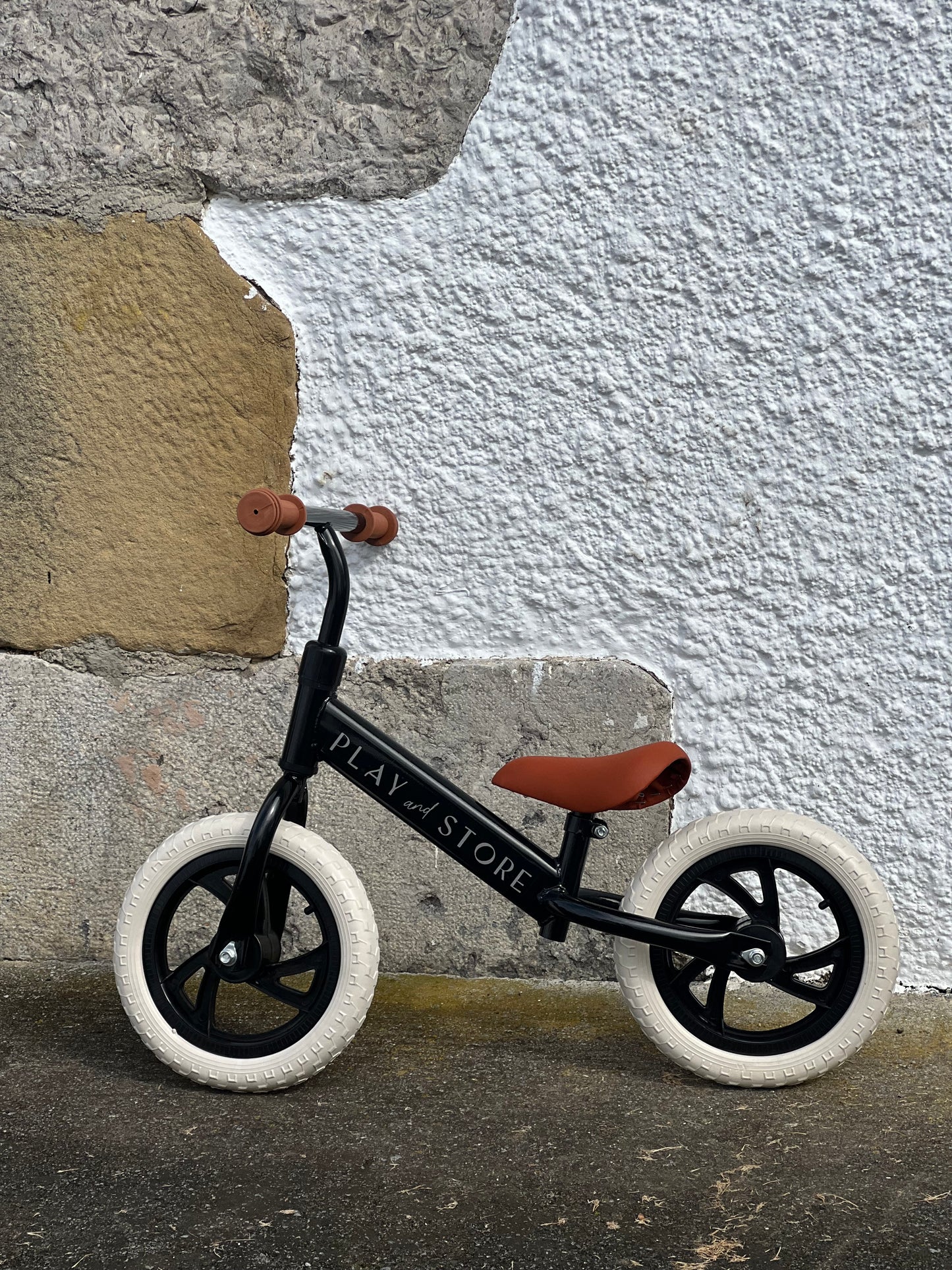 PREMIUM JUODAS BALANSINIS DVIRATIS