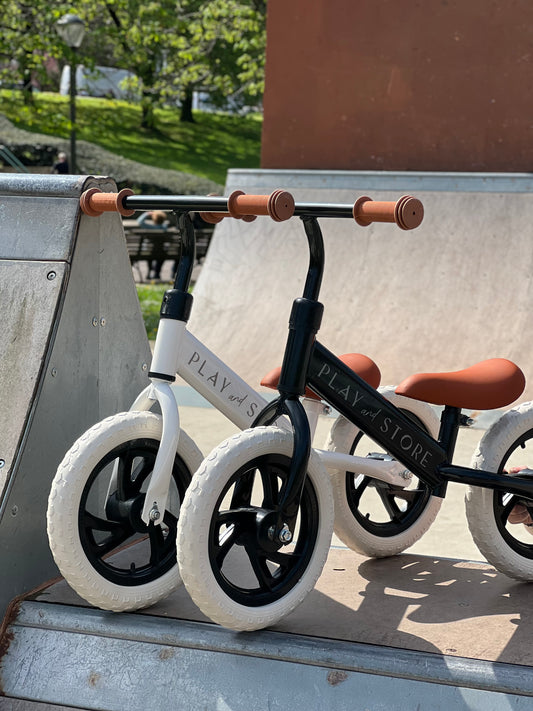 PREMIUM JUODAS BALANSINIS DVIRATIS