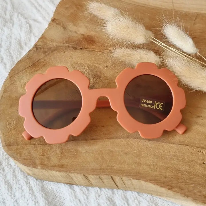 Vaikiški saulės akiniai su UV400 apsauga „Gėlė“ – rusvos spalvos