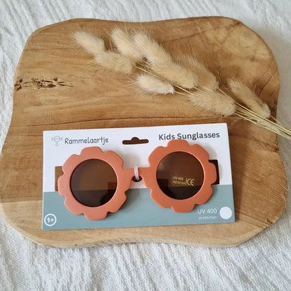 Vaikiški saulės akiniai su UV400 apsauga „Gėlė“ – rusvos spalvos